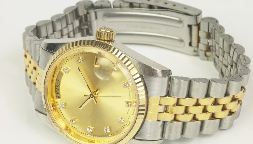 Informa sobre los relojes Omega falsificados al servicio de atención al cliente de la empresa y a tus autoridades locales.