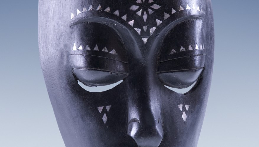 Las máscaras son vínculos con lo divino para las culturas tribales.