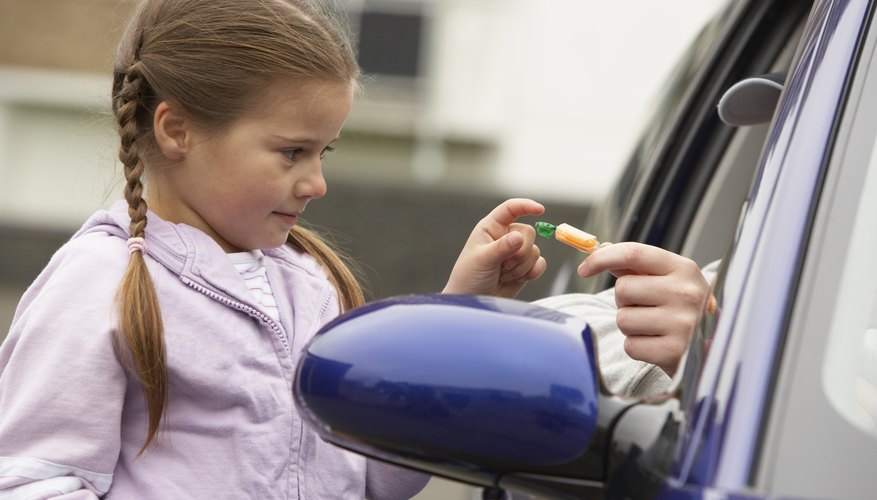 Explica a los niños qué hacer cuando enfrenten una situación de riesgo.