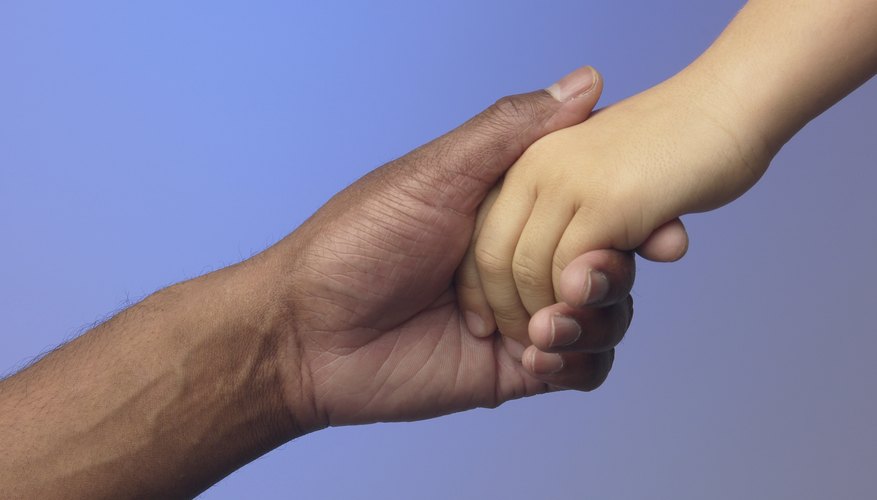 El padre que pasa la mayor parte del año es el que se considera a contribuido más.