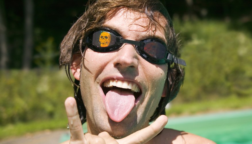 Un par de gafas de rayos X pueden agregar diversión en una reunión o en una fiesta.