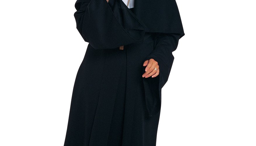 Haz tu propio disfraz de monja este Halloween.