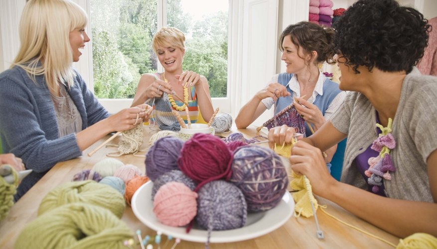 Las bufandas tejidas pueden ser personalizadas a tu estilo con lana de varios tipos y colores.