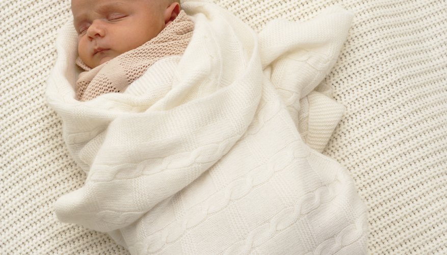 Los pediatras previenen a los padres acerca de poner a sus bebés a dormir envueltos en una manta.