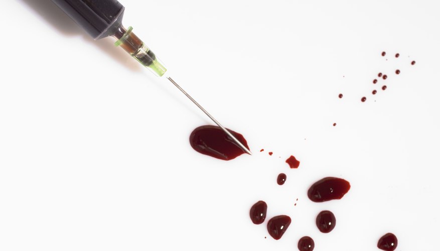 Crea sangre falsa para manchar tu camiseta.