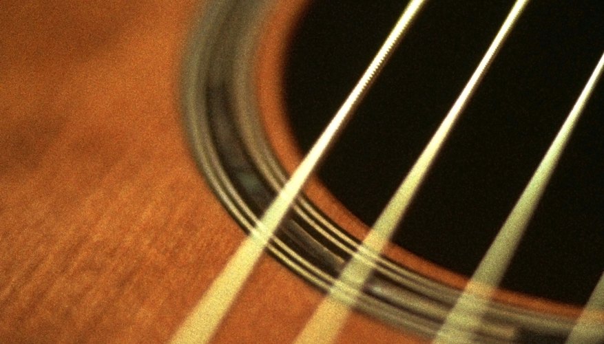 Cómo afinar una guitarra para tocar