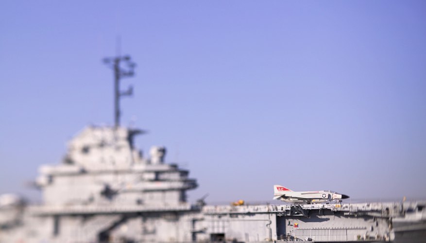Photo Credit: Jupiterimages/Stockbyte/Getty Images Possible causes of a country’s bankruptcy can include war or financial mismanagement by the government.