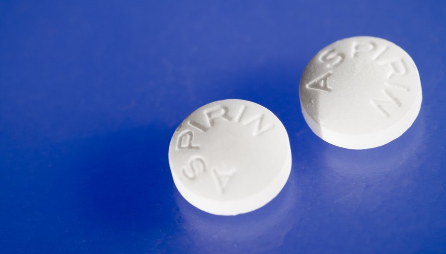 Aspirin or ibuprofen can help control the pain of broken or bruised ribs. Aspirin or ibuprofen can help control the pain of broken or bruised ribs.