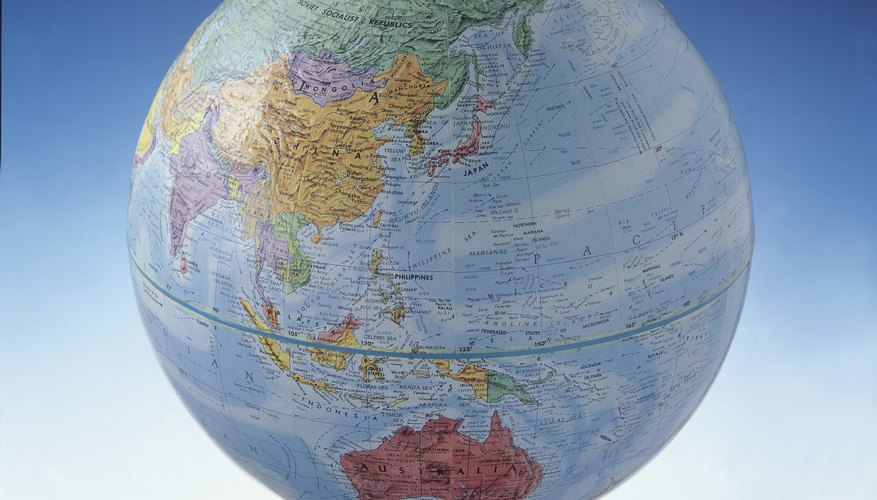 Las líneas de longitud y de latitud en el globo son un ejemplo del uso de un plano de coordenadas.