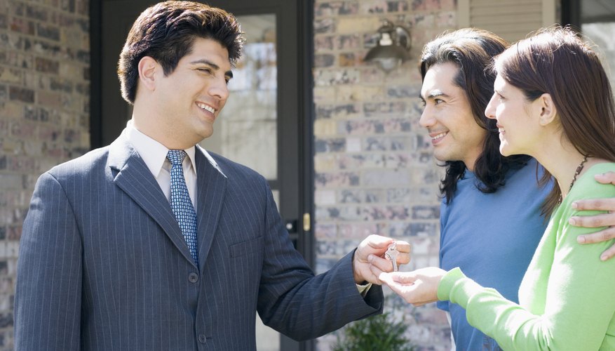 Para trabajar como corredor de bienes raíces en Texas, es necesaria una licencia profesional.
