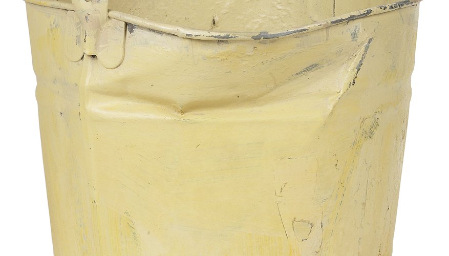 Los daños en hojas de metal son difíciles de reparar correctamente.