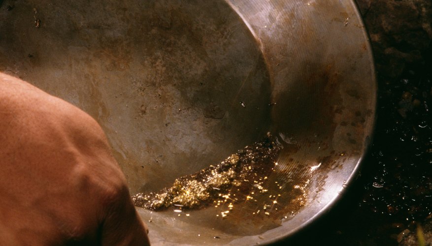 Photo Credit: Jupiterimages/Photos.com/Getty Images Separating gold from dirt is easy with the correct panning technique.