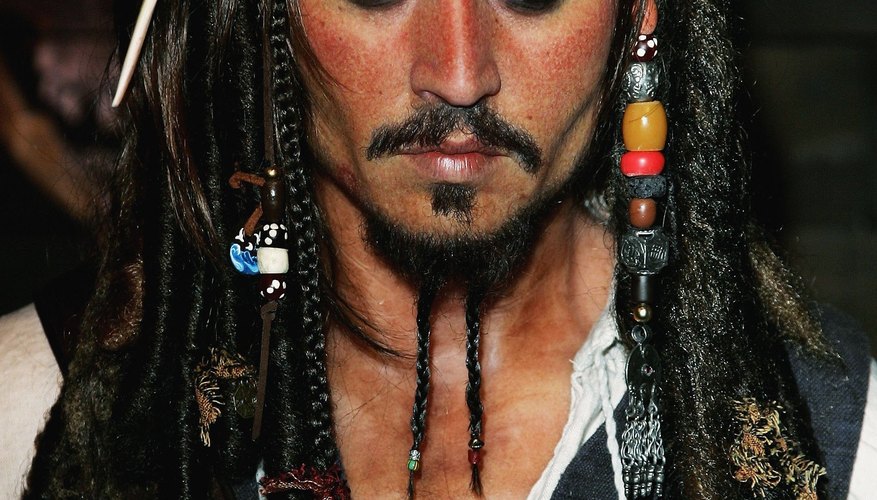 Haz tu propio pañuelo de Jack Sparrow para un disfraz.