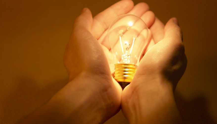 Los niños aprenden sobre la luz y oscuridad a través de la experiencia y la observación.