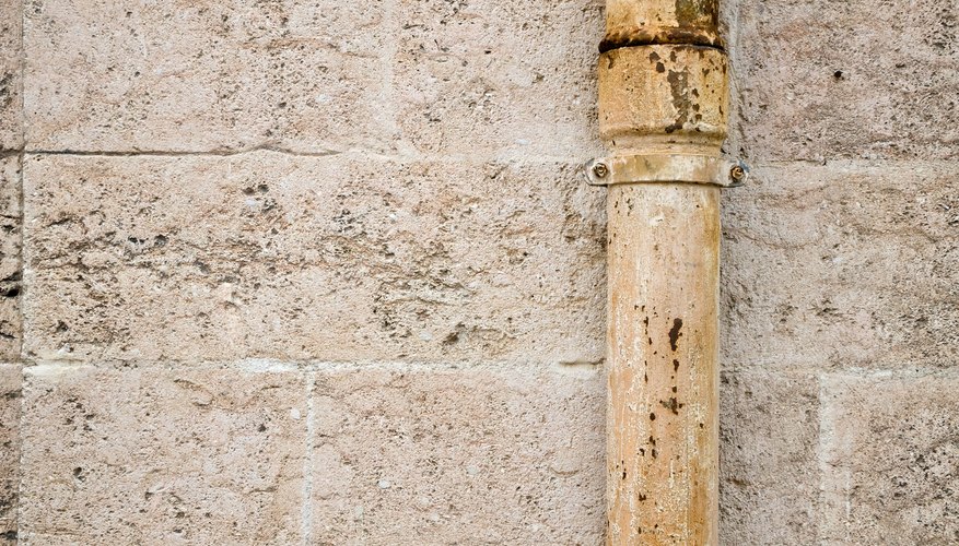 Photo Credit: Jupiterimages/Photos.com/Getty Images Notice a line of rust where the iron pipe meets the coupling.
