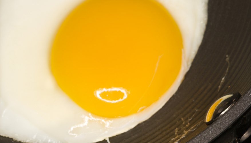 Photo Credit: Jupiterimages/Photos.com/Getty Images Cook eggs with energy from the sun.