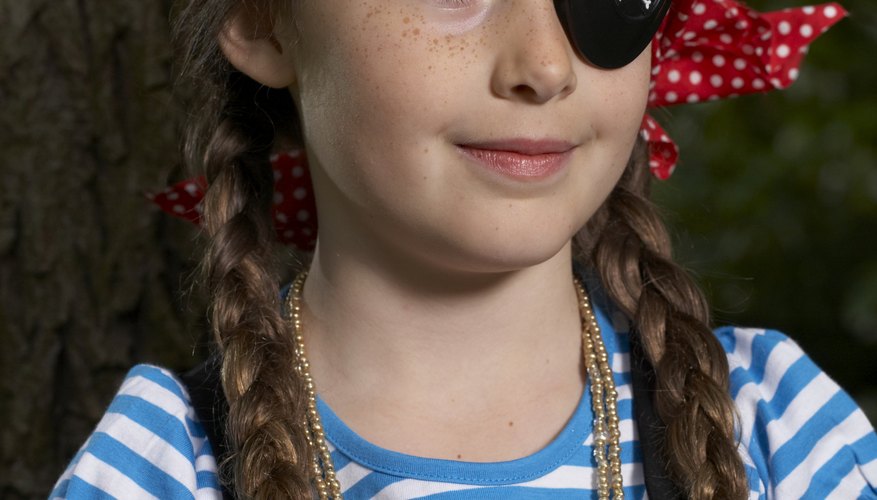 Your child can dress up during pretend play to strengthen her creative thinking skills. Your child can dress up during pretend play to strengthen her creative thinking skills.