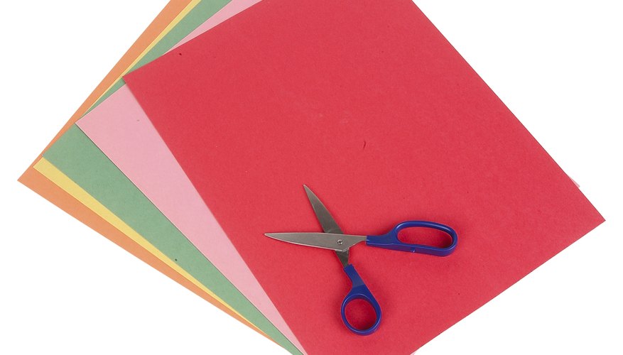 La cartulina es útil para muchas manualidades diferentes.