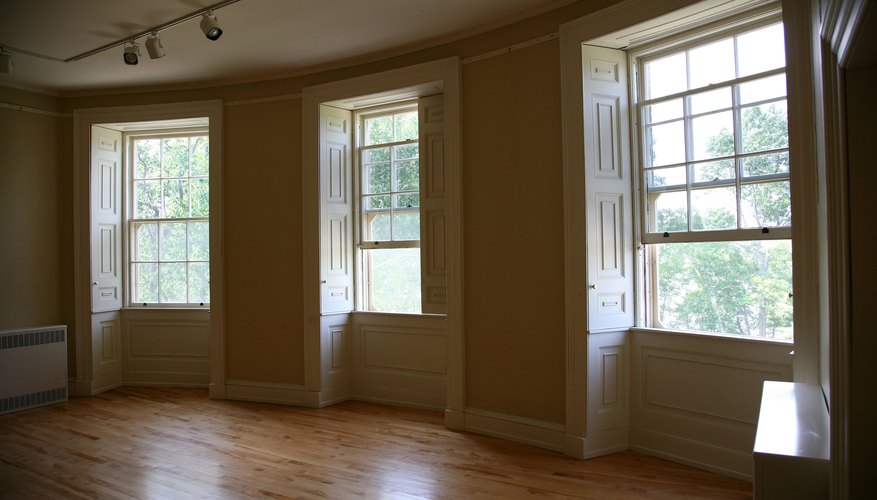 Neutral walls with warm undertones create a feeling of space and warmth. Neutral walls with warm undertones create a feeling of space and warmth.