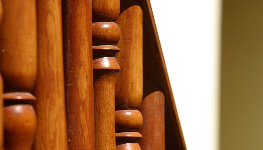 Los removedores químicos de pintura y los decapantes no dañarán la madera que se encuentra debajo de la pintura y el barniz.