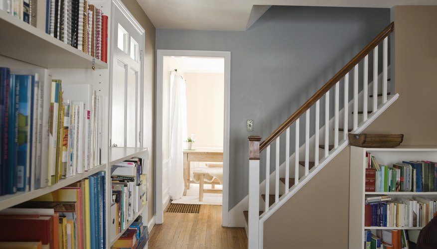 Las estanterías de almacenamiento pueden ser un elemento decorativo en una habitación.