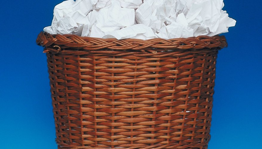 Turn a simple wicker basket into an easy-to-make hanging lamp. Turn a simple wicker basket into an easy-to-make hanging lamp.