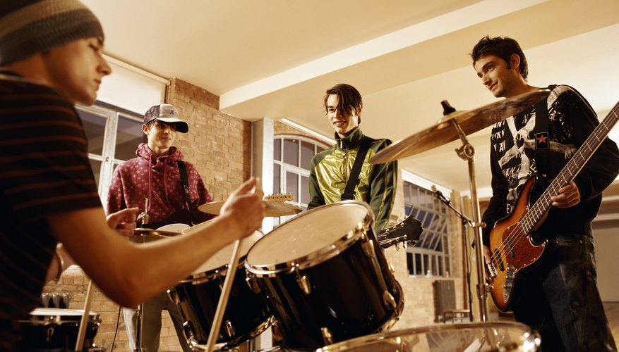 Los grupos musicales de adolescentes deben trabajar duro para obtener la atención.