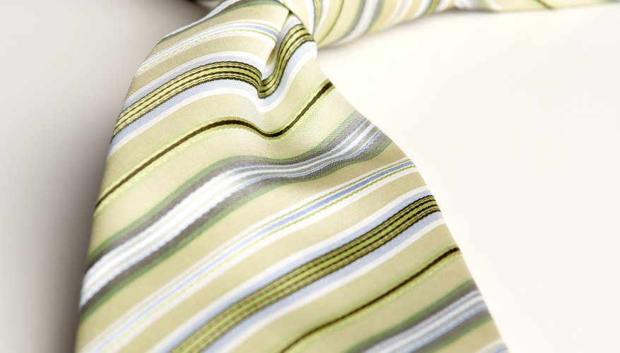 Necktie with knot
