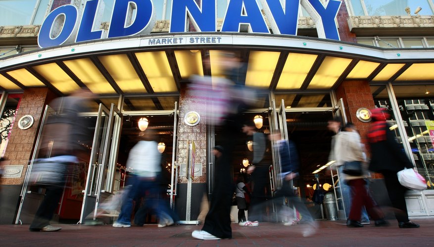 Retailers Prepare For Slow Holiday Season In Tight Economy