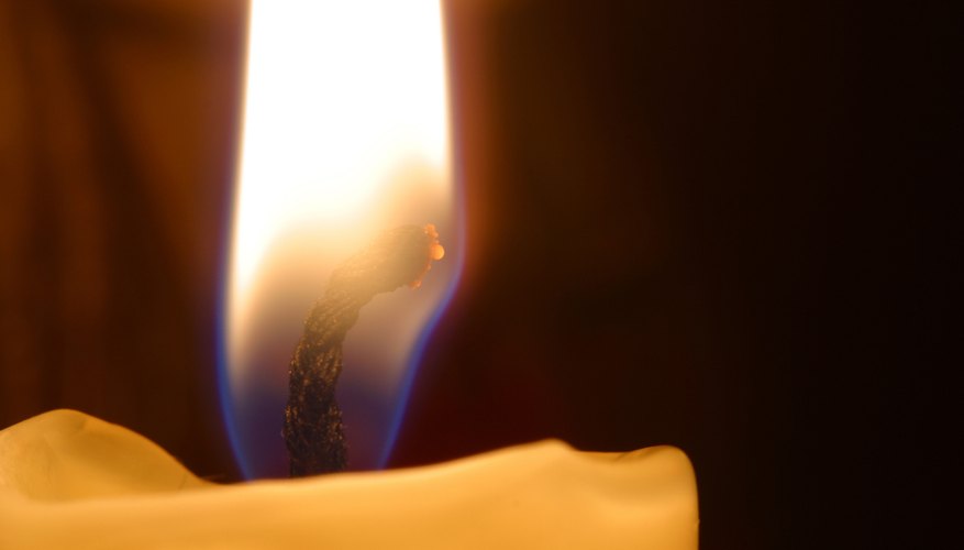 La forma de adivinación por medio del fuego se llama licnomancia.