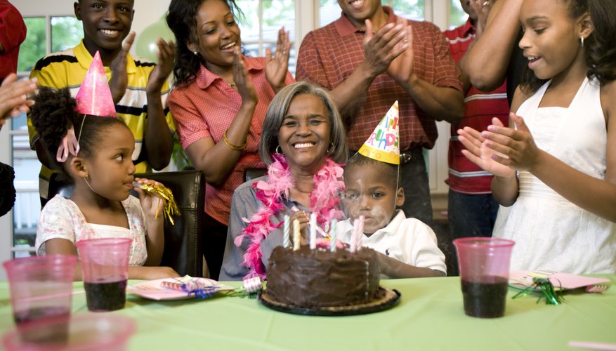 Mujer grande en una fiesta de cumpleaños.