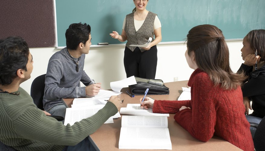 La economía se relaciona con otras disciplinas para realizar un mejor estudio del comportamiento humano.