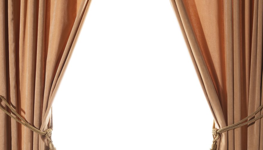 Las borlas son una forma elegante para tirar cortinas a los lados de las ventanas.