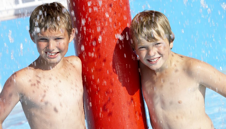 Un parque acuático es una buen manera de refrescar a tus hijos en un día caluroso.
