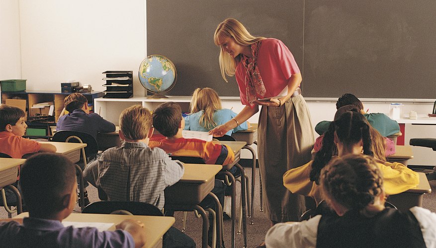 El aula es un lugar para que los profesores y estudiantes utilicen su tiempo de manera constructiva y lleguen a conocerse unos a otros.