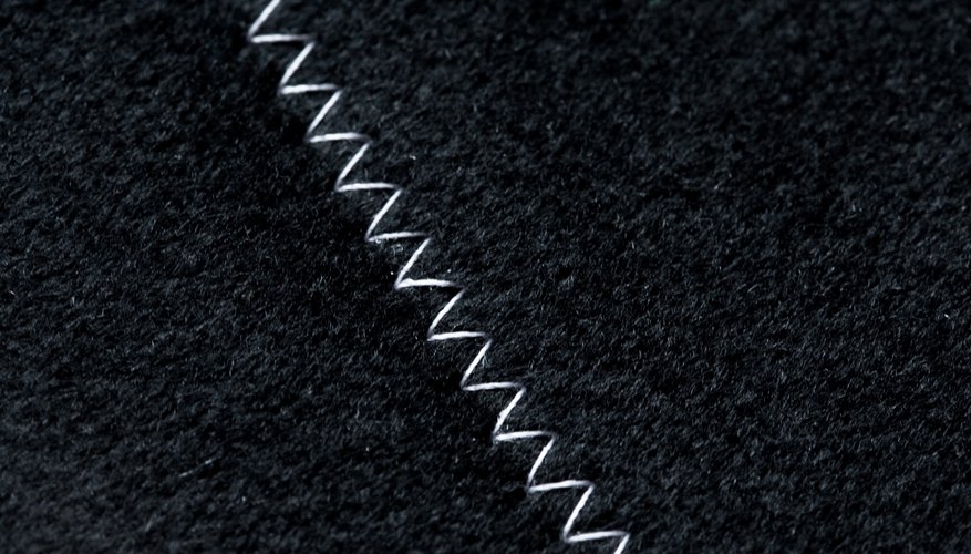 Las puntadas de zigzag son clave para crear unos vuelos atractivos y sencillos.