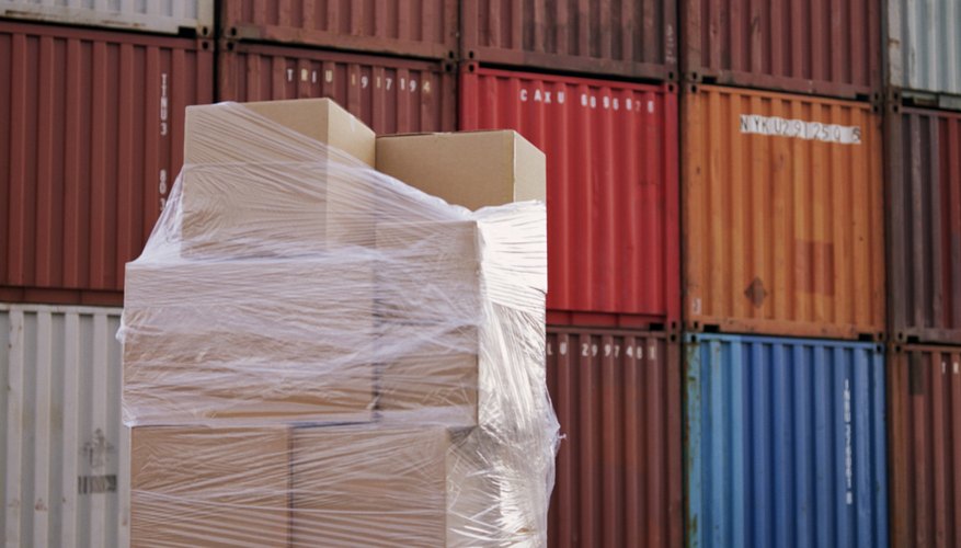 Solicita una licencia de importación o exportación.