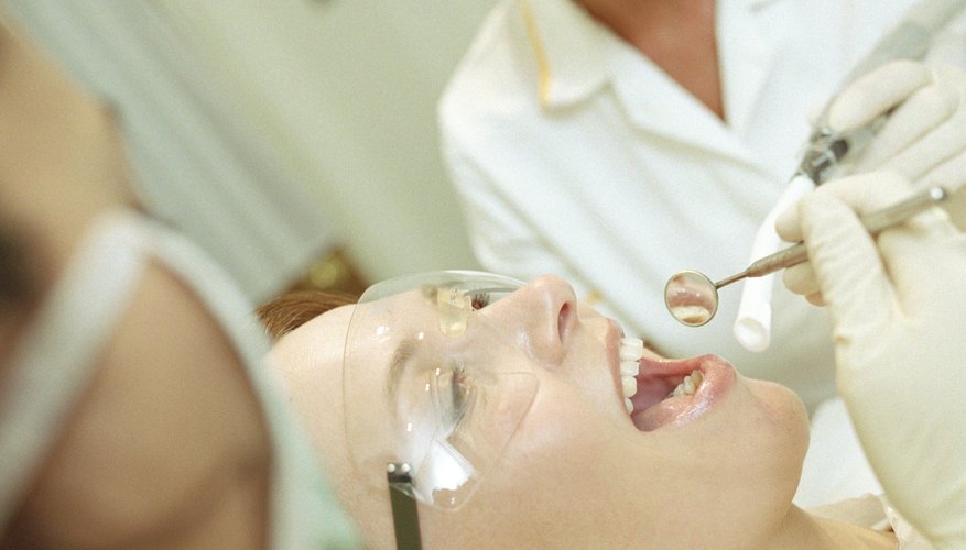 El salario promedio de un higienista dental.