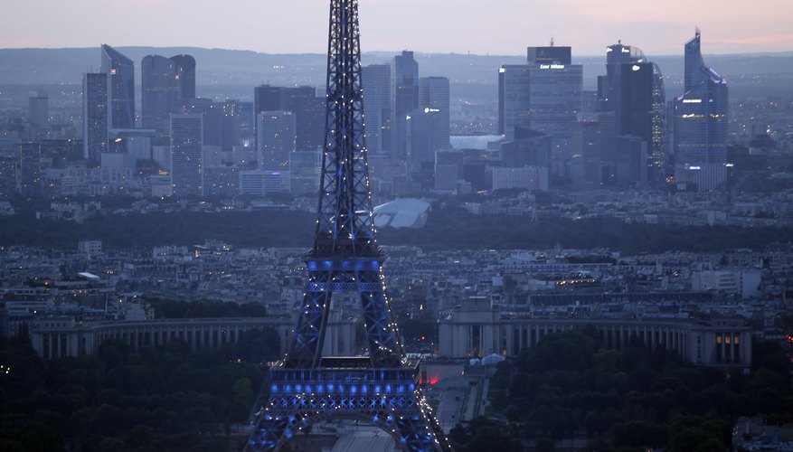 Haz volar la imaginación de tu hijo creando juntos una parte emblemática de París.