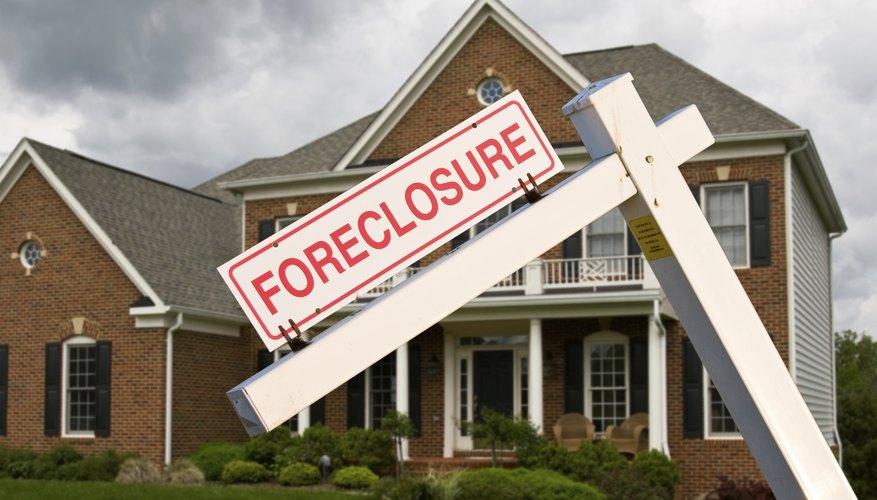 Foreclosure sign in front on modern house