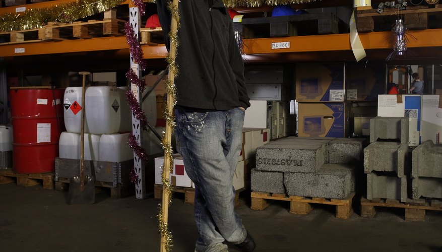 Los gastos generales de fabricación incluyen todos los costos directamente relacionados con el proceso de fabricación.
