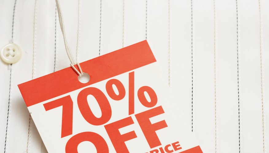 Si debes comprar ropa, mira las liquidaciones.