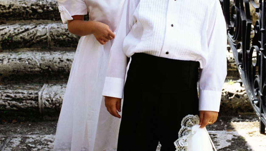 Mantén a los niños felices y tranquilos en una boda con algunas actividades bien seleccionadas sólo para ellos.
