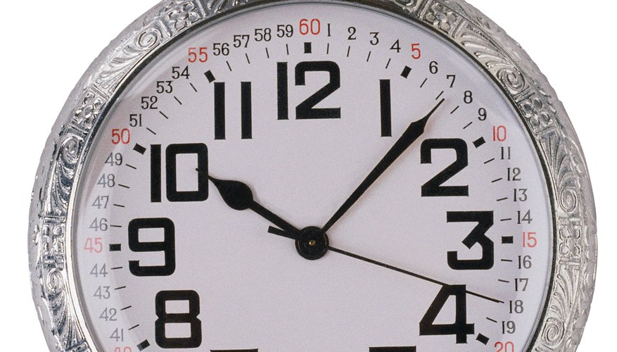 Hermoso reloj de bolsillo hecho de plata.