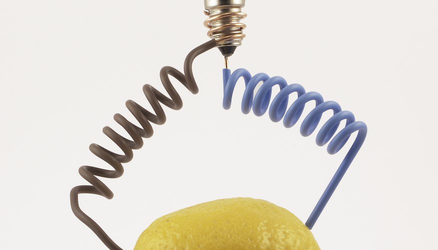 Citric acid can conduct an electrical current between metal terminals. Citric acid can conduct an electrical current between metal terminals.