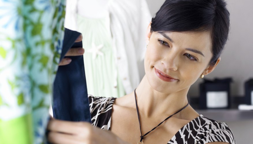 Tu boutique necesita una caja registradora y un programa de contabilidad, además de ropa y accesorios.
