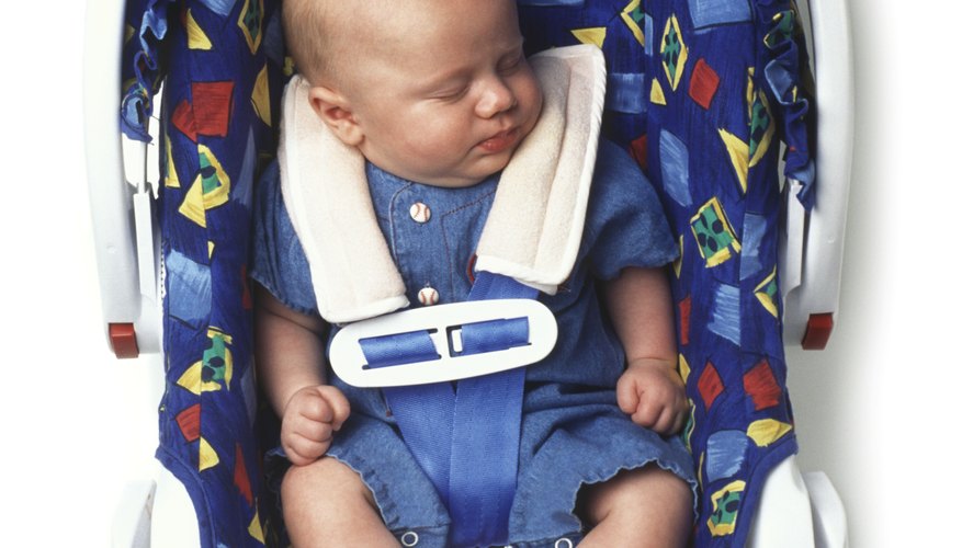 Aunque los bebés, por lo general, se quedan dormidos en el coche, el asiento del coche no es el mejor lugar para tomar la siesta.