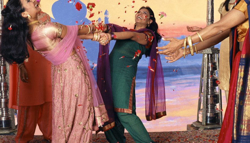 Una fiesta Bollywood tiene varios colores brillantes.