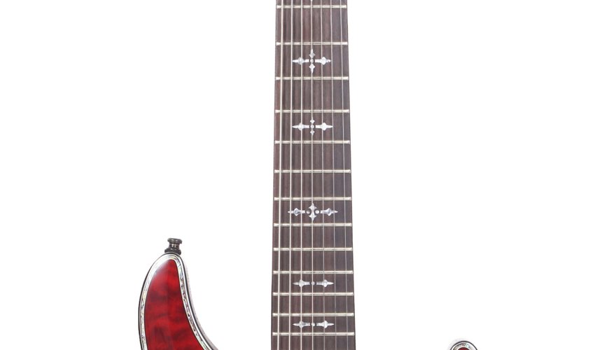 Limpia con frecuencia el mástil de tu guitarra, para mantener el instrumento en su mejor forma posible.