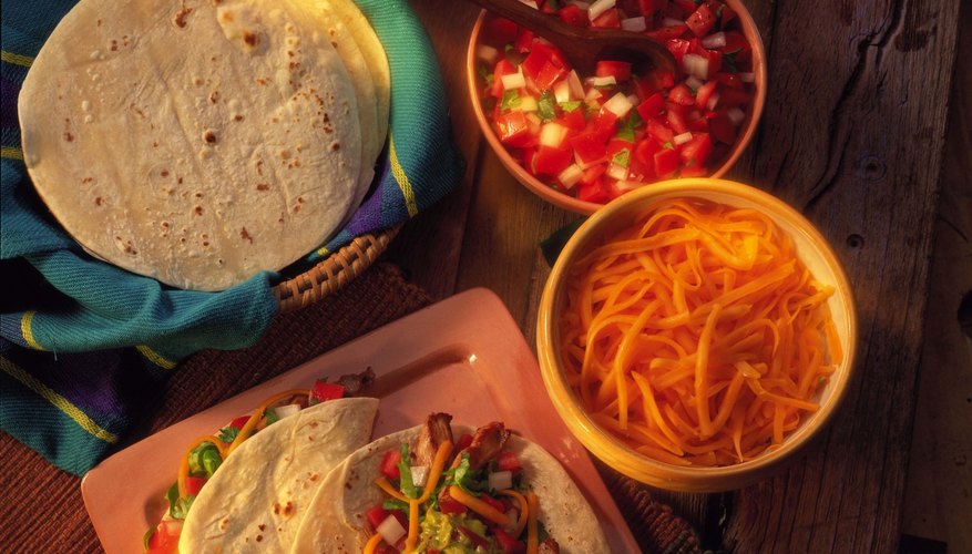 Ofrece a tus invitados todo lo que necesitan para hacer el taco de sus sueños.